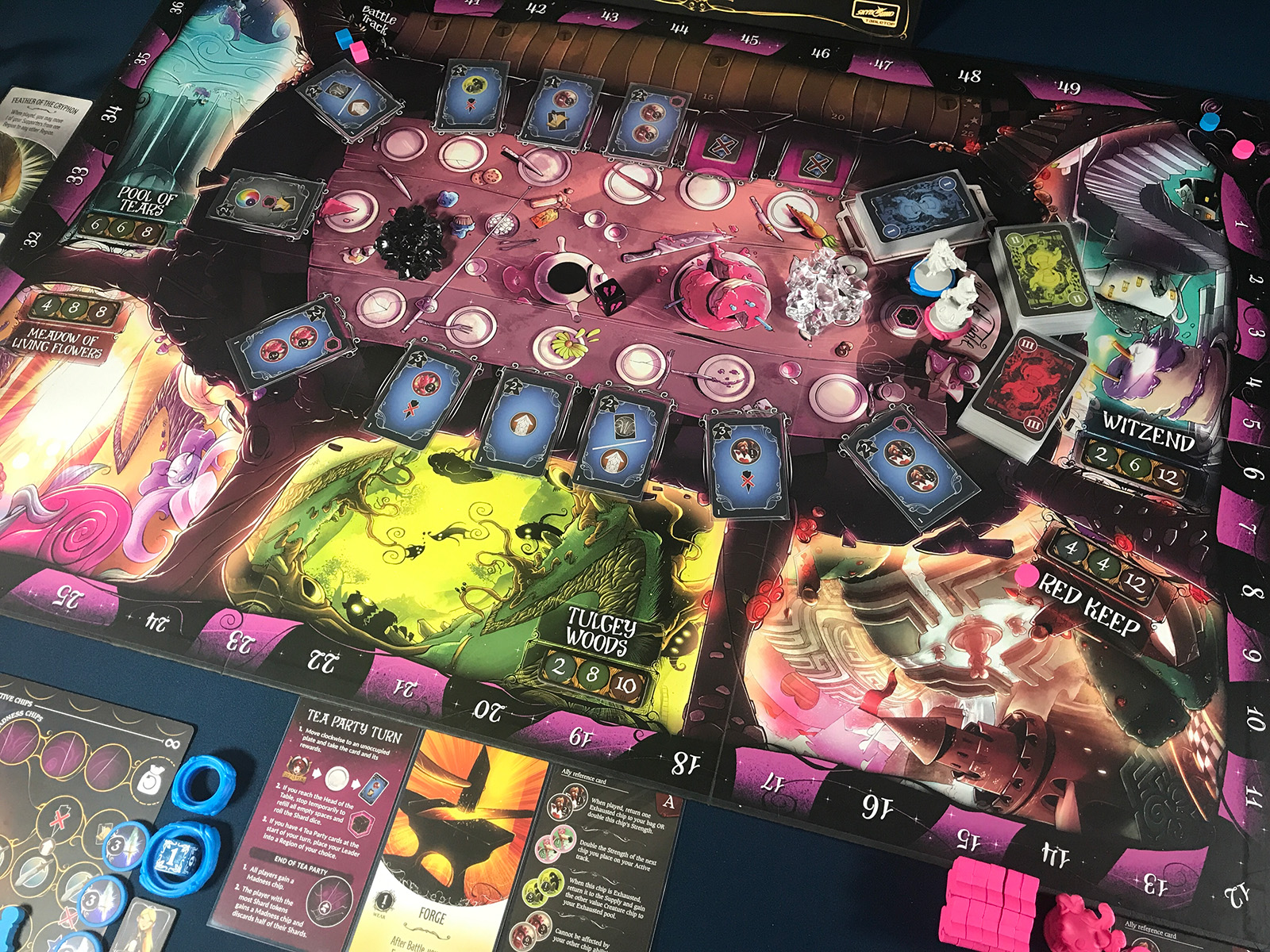 Mesa de juego de Wonderland's War con tablero y piezas