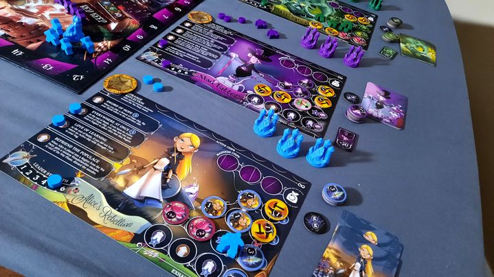 Miniaturas y detalle de componentes